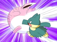 Wigglytuff siendo golpeado por Munchlax.