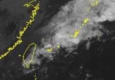 台風25号、台湾の南で熱帯低気圧に　（16日午後3時）