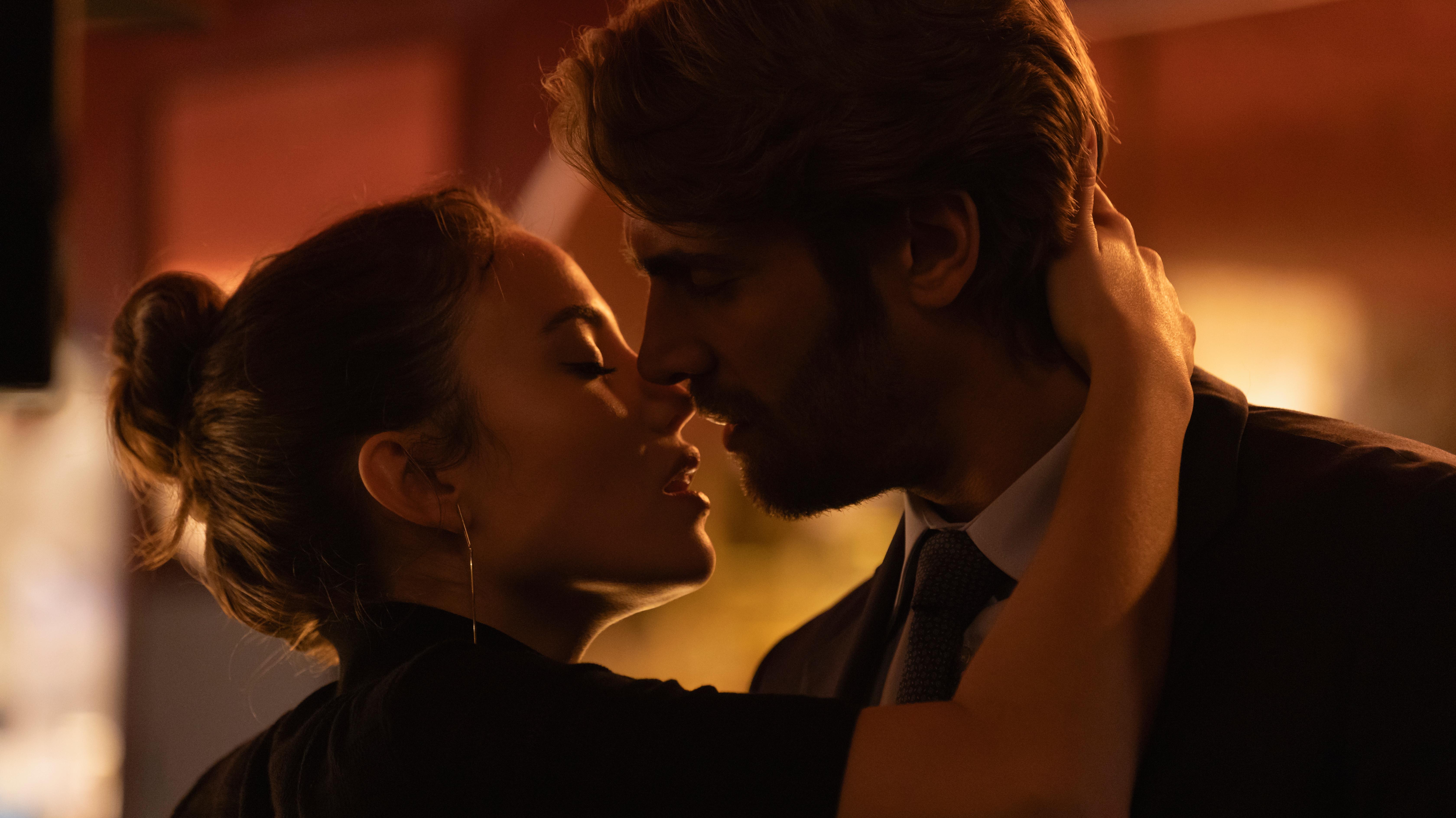 Gabriela Andrada and Mario Ermito in Pídeme lo que quieras (2024)