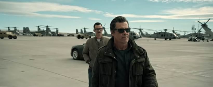 Josh Brolin and Jeffrey Donovan in Sicario: Day of the Soldado (2018)