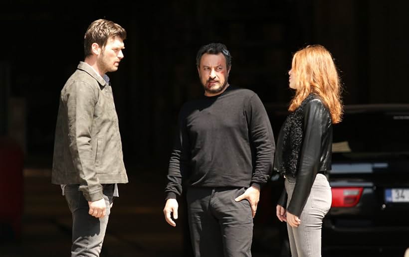 Kivanç Tatlitug, Onur Saylak, and Elçin Sangu in 20.Bölüm (2019)