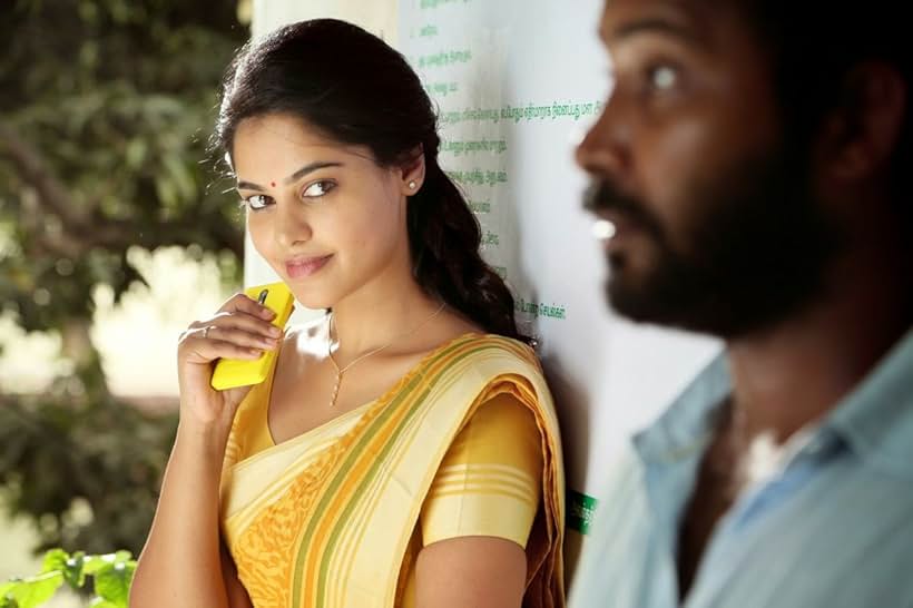 Bindhu Madhavi and Dinesh in Tamiluku En Ondrai Aluthavum (2015)