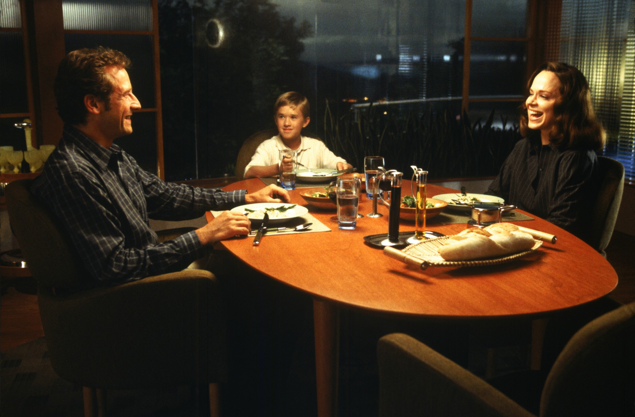 Haley Joel Osment, Frances O'Connor, and Sam Robards in A.I. Artificial Intelligence (2001)