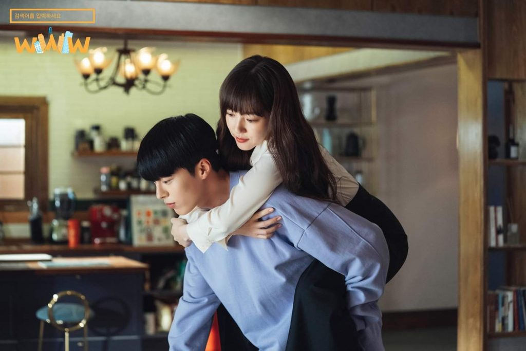 Lim Soo-jung and Jang Ki-yong in Geomsaekeoreul Ibryeokhaseyo: WWW (2019)