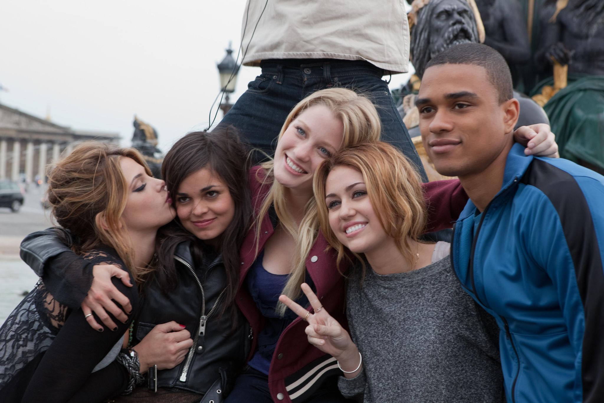 Miley Cyrus, Lina Esco, Ashley Greene, Ashley Hinshaw, and Tanz Watson in LOL (2012)