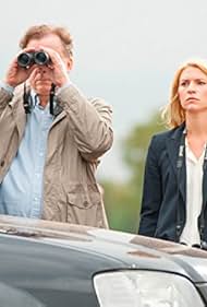 Claire Danes and Michael O'Keefe in Homeland (2011)