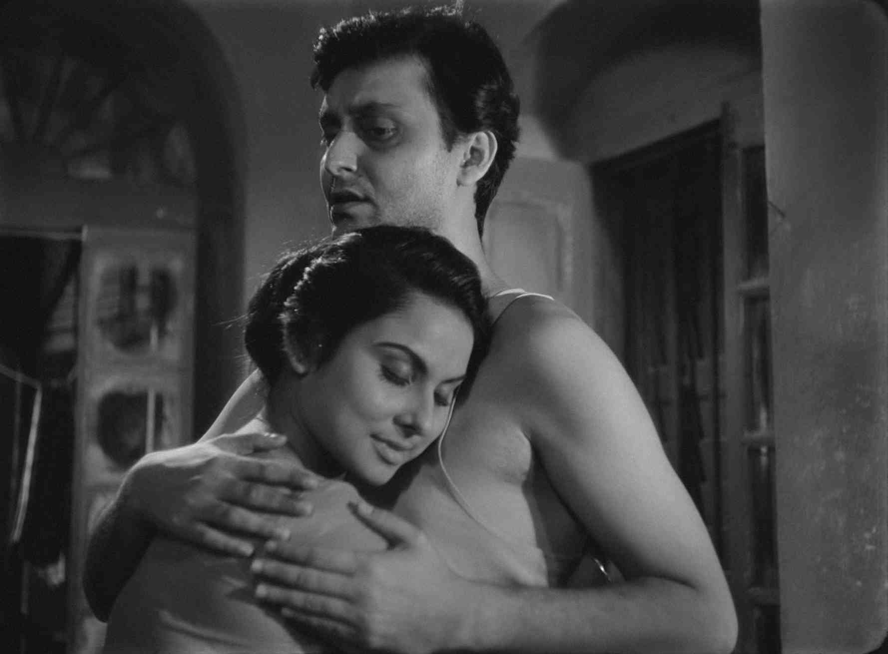 Soumitra Chatterjee and Madhavi Mukherjee in Kapurush (1965)