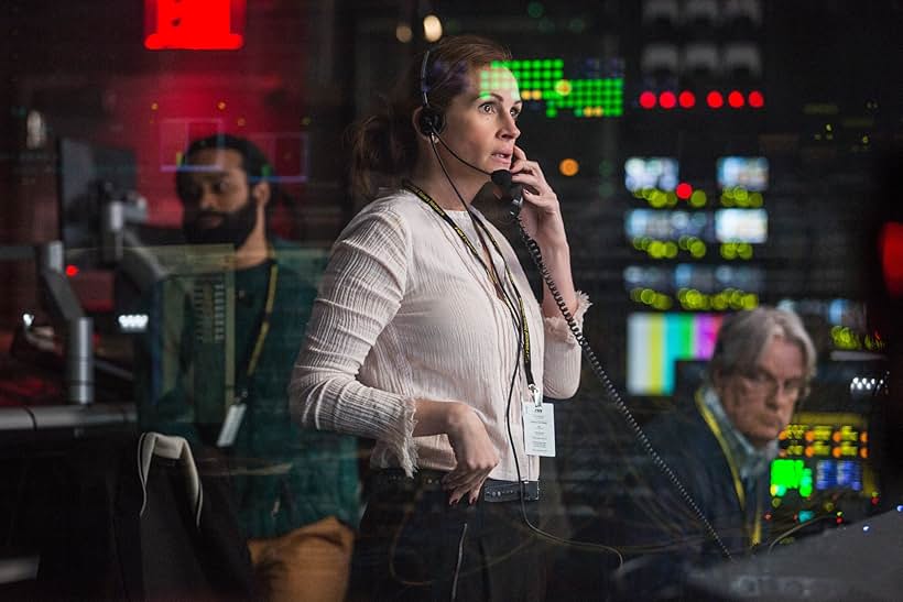 Julia Roberts, Carsey Walker Jr., and Jim Warden in Money Monster (2016)