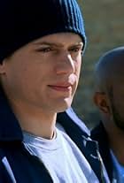 Rockmond Dunbar and Wentworth Miller in Prison Break (2005)