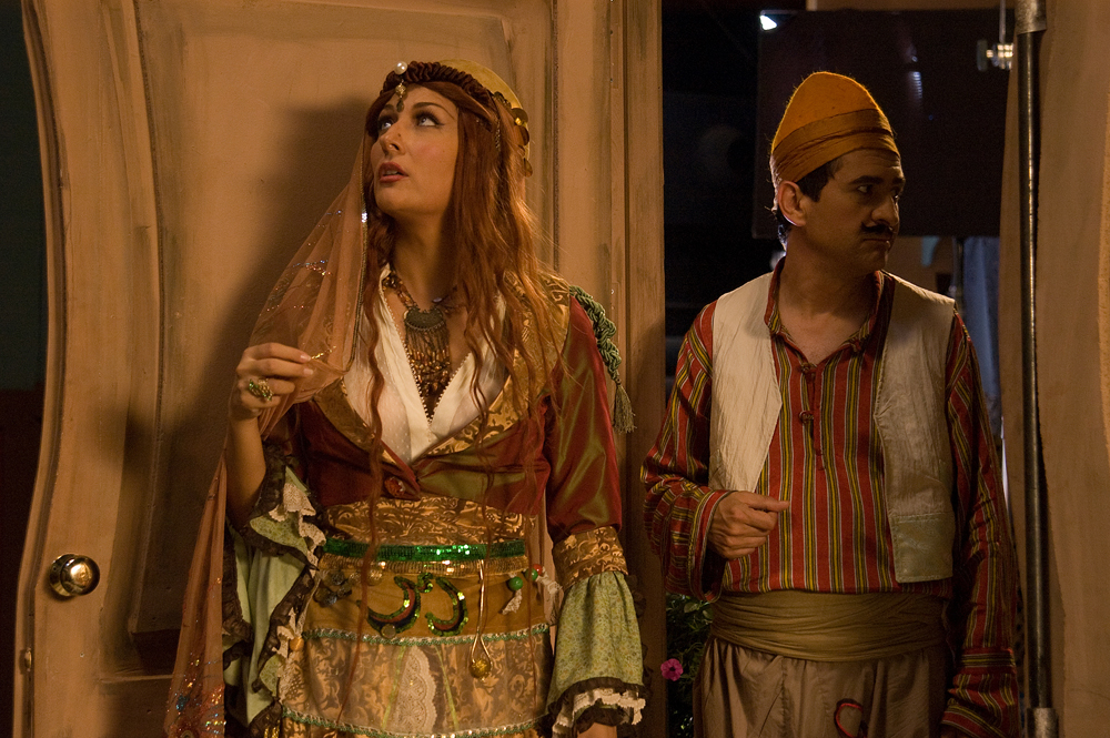 Cengiz Küçükayvaz and Gülse Birsel in 7 Kocali Hürmüz (2009)