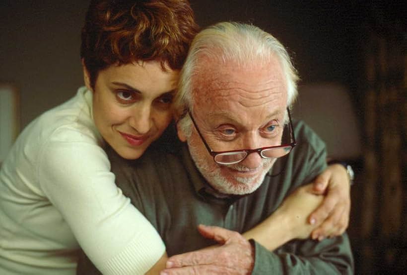 Adriana Ozores and Pepe Soriano in La suerte dormida (2003)