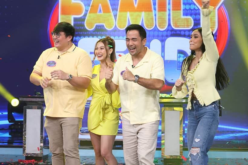 Crystal Paras, Neil Ryan Sese, Matt Lozano, and Liezel Lopez in Family Feud (2022)