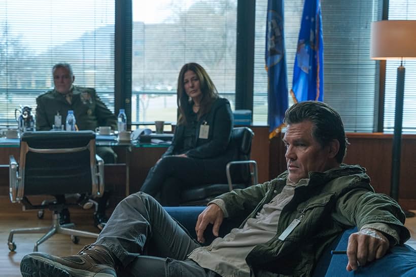 Josh Brolin and Catherine Keener in Sicario: Day of the Soldado (2018)