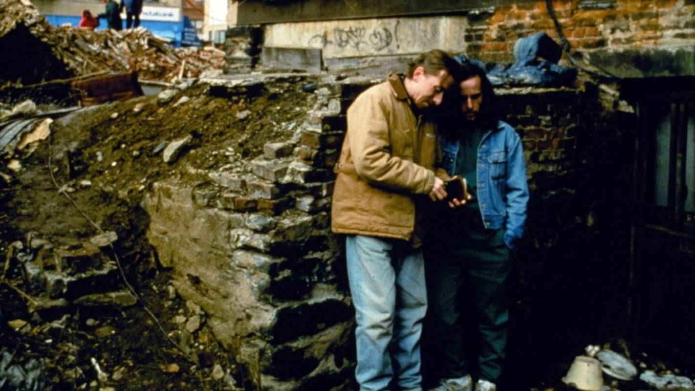 Tim Roth and Alexis Arquette in Jumpin' at the Boneyard (1991)