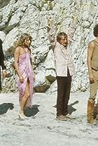 Frank Braña, David Hatton, Paul Naschy, Ana Obregón, Ian Serra, and Gérard Tichy in Misterio en la isla de los monstruos (1981)