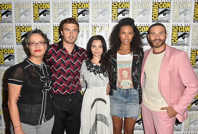 Rena Owen, Alex Roe, Ian Verdun, Eline Powell, and Fola Evans-Akingbola at an event for Siren (2018)