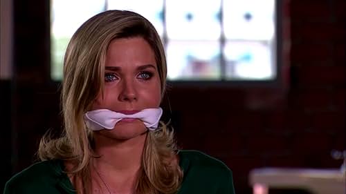 Sonya Smith in Corazón valiente (2012)