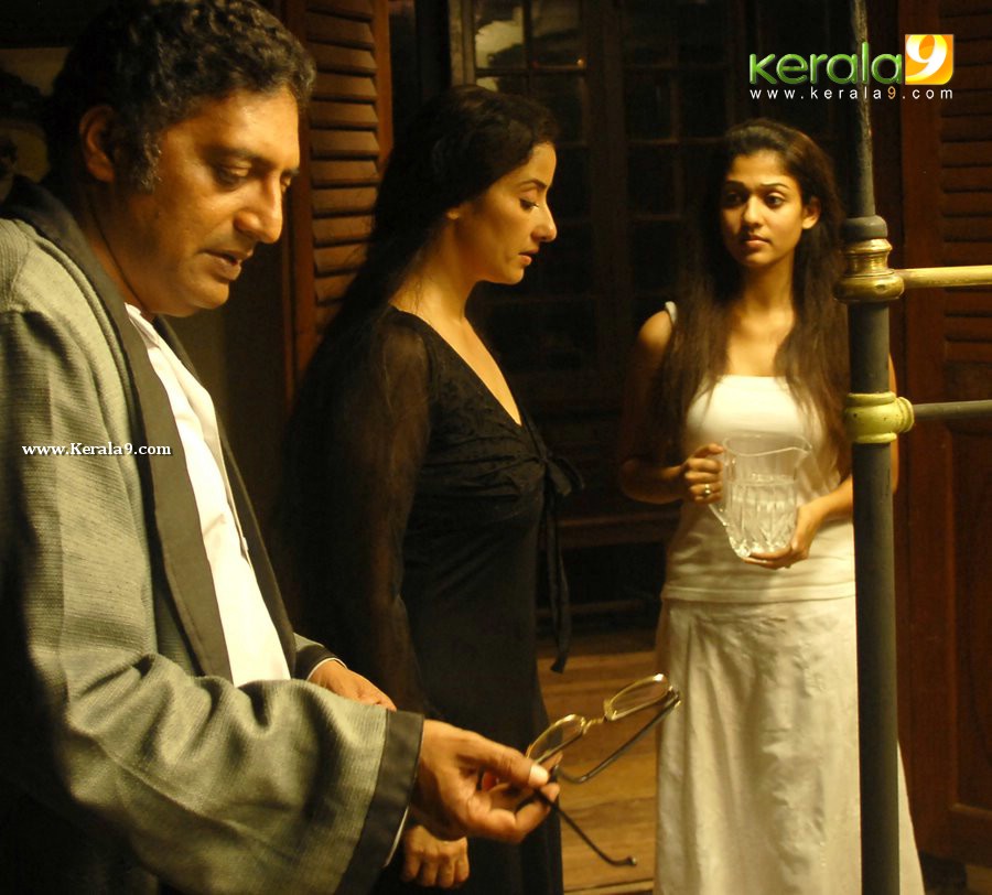 Manisha Koirala, Prakash Raj, and Nayanthara in Elektra (2010)