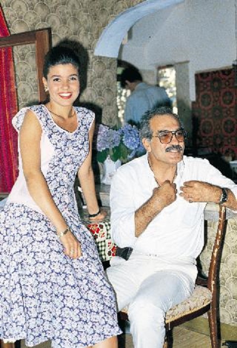 Fikret Hakan and Gülben Ergen in Hanimin Çiftligi (1990)