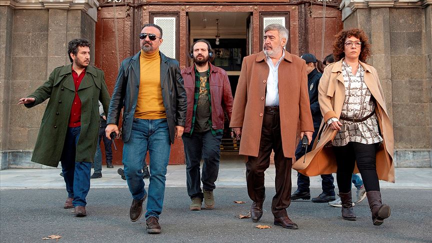 Ugur Yücel, Binnur Kaya, Cengiz Bozkurt, Feyyaz Yigit, and Mert Denizmen in Cinayet Süsü (2019)