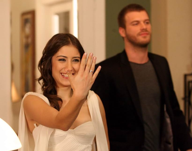 Kivanç Tatlitug and Hazal Kaya in Ask-i Memnu (2008)