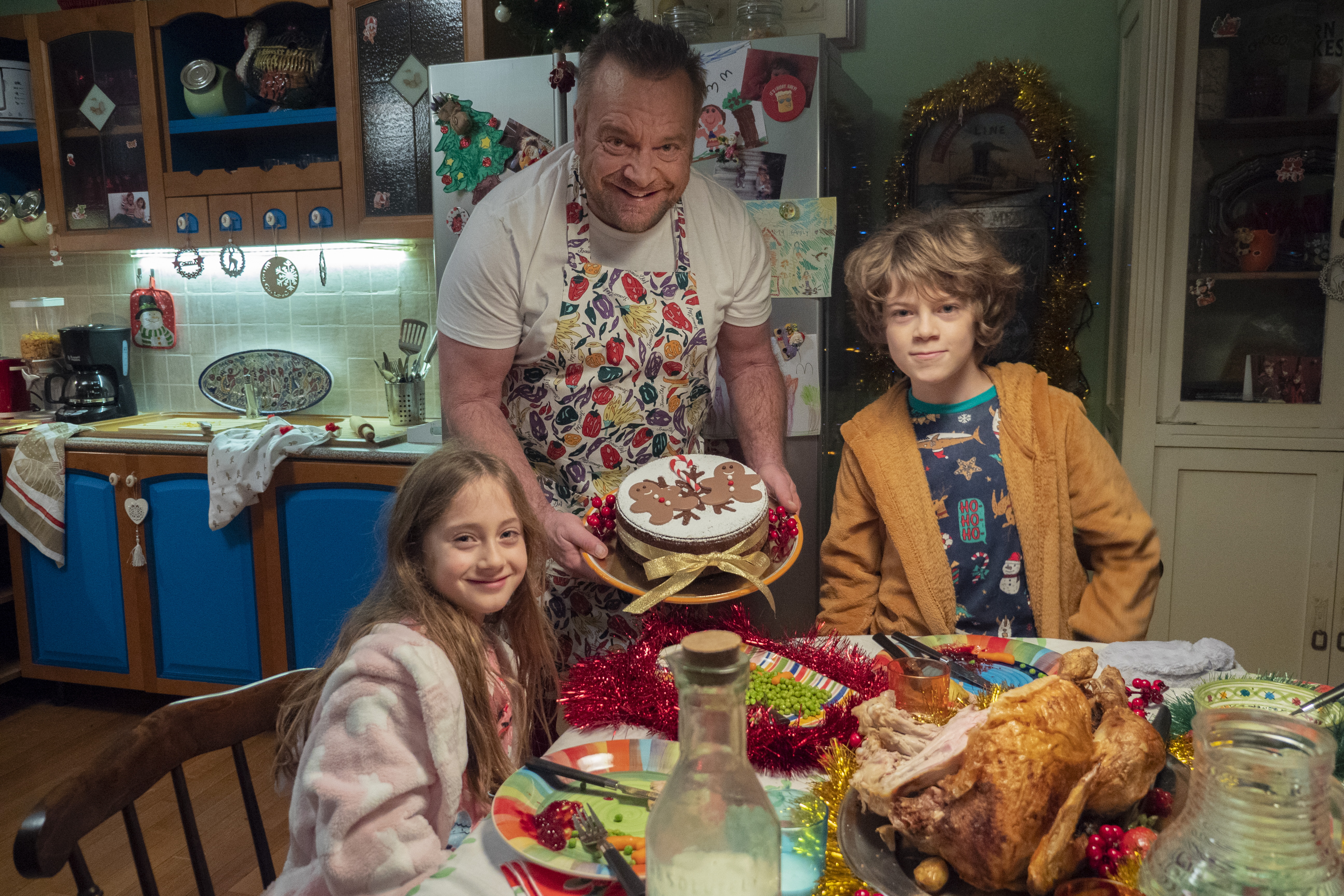 Lorenzo McGovern Zaini, Mia McGovern Zaini and Tom Arnold on set of Christmas Thieves.