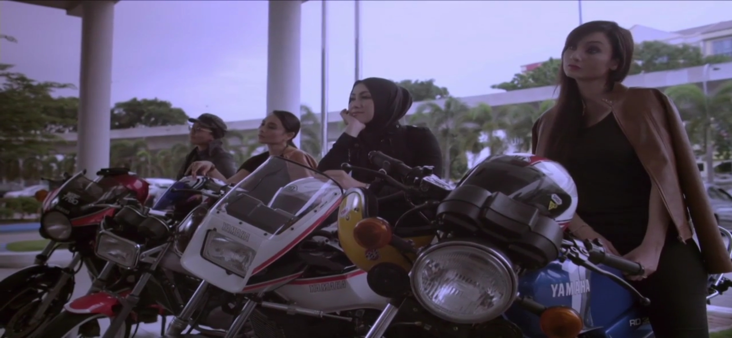 Wan Sharmila and Jue Aziz in Mat Moto Otai (2016)