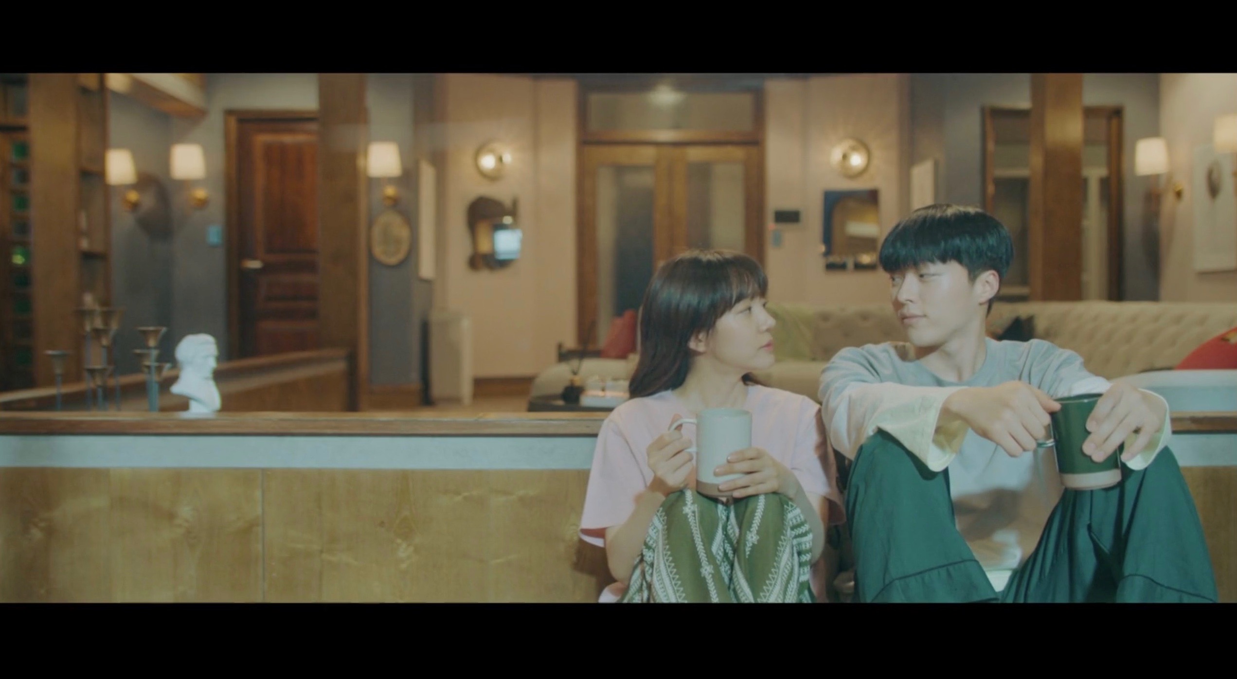 Lim Soo-jung and Jang Ki-yong in Geomsaekeoreul Ibryeokhaseyo: WWW (2019)