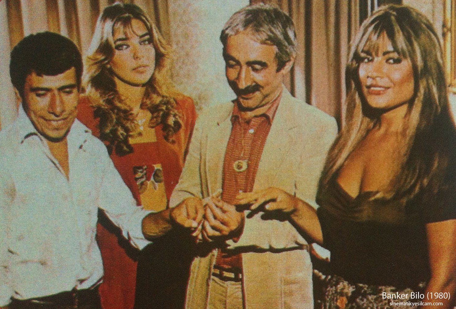 Ilyas Salman, Sener Sen, Ahu Tugba, and Meral Zeren in Banker Bilo (1980)