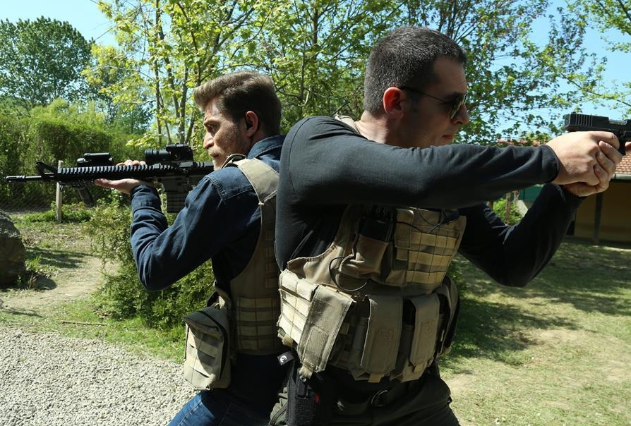 Nihat Altinkaya and Eren Vurdem in Söz (2017)