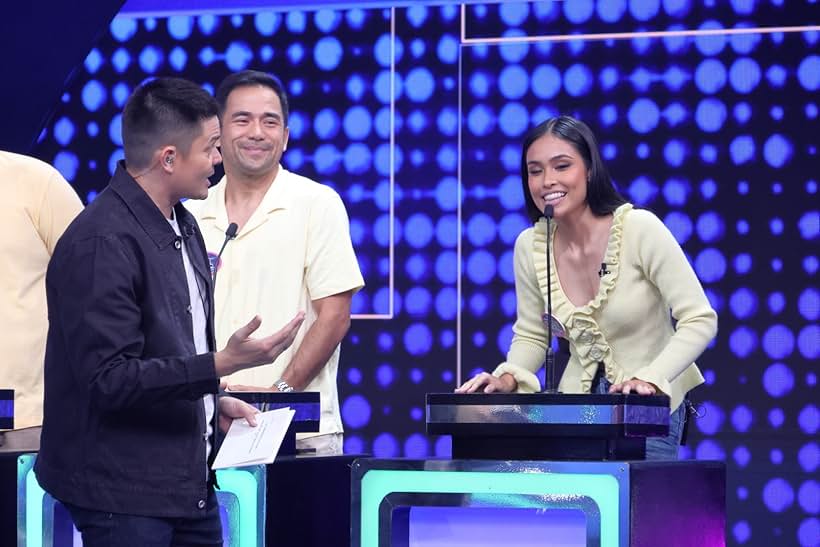 Dingdong Dantes, Crystal Paras, and Neil Ryan Sese in Family Feud (2022)