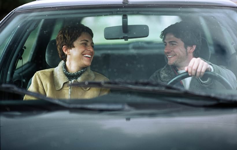 Adriana Ozores and Félix Gómez in La suerte dormida (2003)