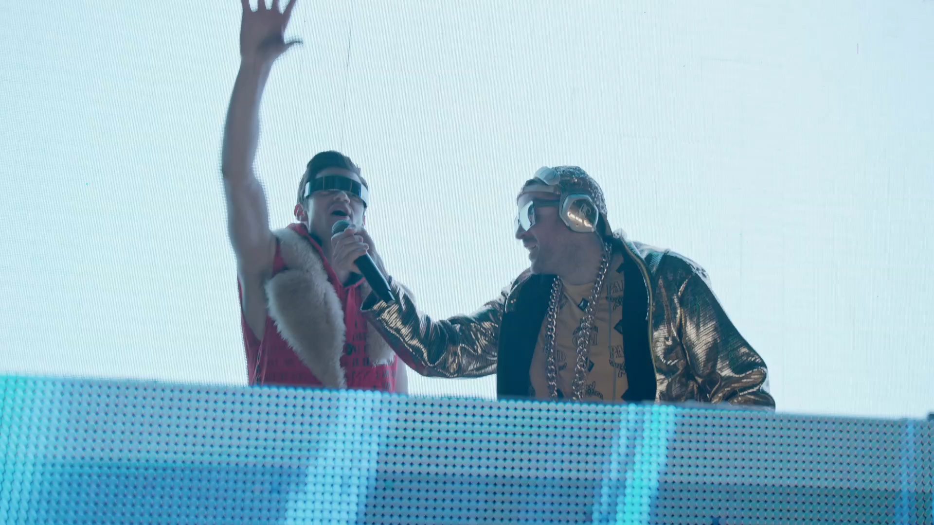 Paul Holowaty and Gareth Emery in We Are CVNT5 (2018)