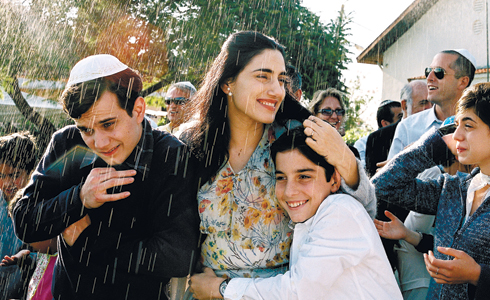 Ronit Elkabetz, Michael Moshonov, and Yoav Rotman in Mabul (2010)