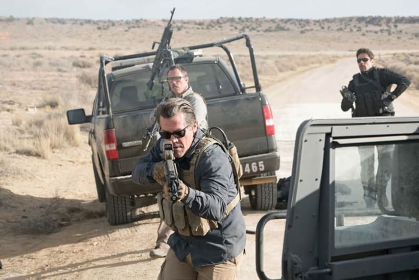 Josh Brolin, Benicio Del Toro, and Jeffrey Donovan in Sicario: Day of the Soldado (2018)