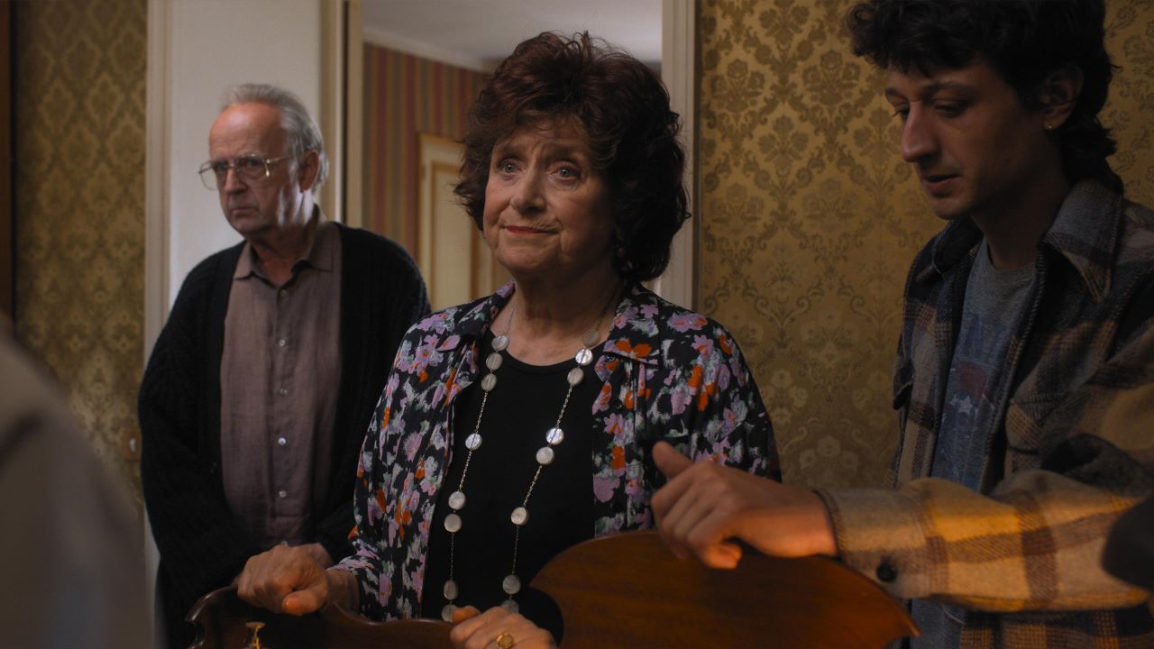 Kees Hulst, Olga Zuiderhoek, and Minne Koole in Neem me mee (2023)