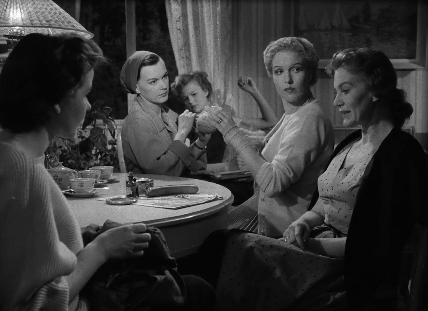 Gerd Andersson, Anita Björk, Eva Dahlbeck, Maj-Britt Nilsson, and Aino Taube in Kvinnors väntan (1952)