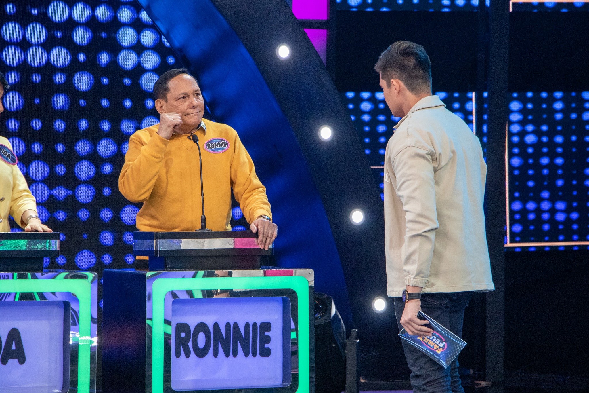 Dingdong Dantes and Ronnie Henares in Family Feud (2022)