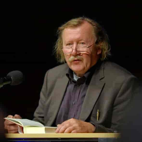 Peter Sloterdijk leser fra sin bok 'Du mußt dein Leben ändern' på ZKM i Karlsruhe.