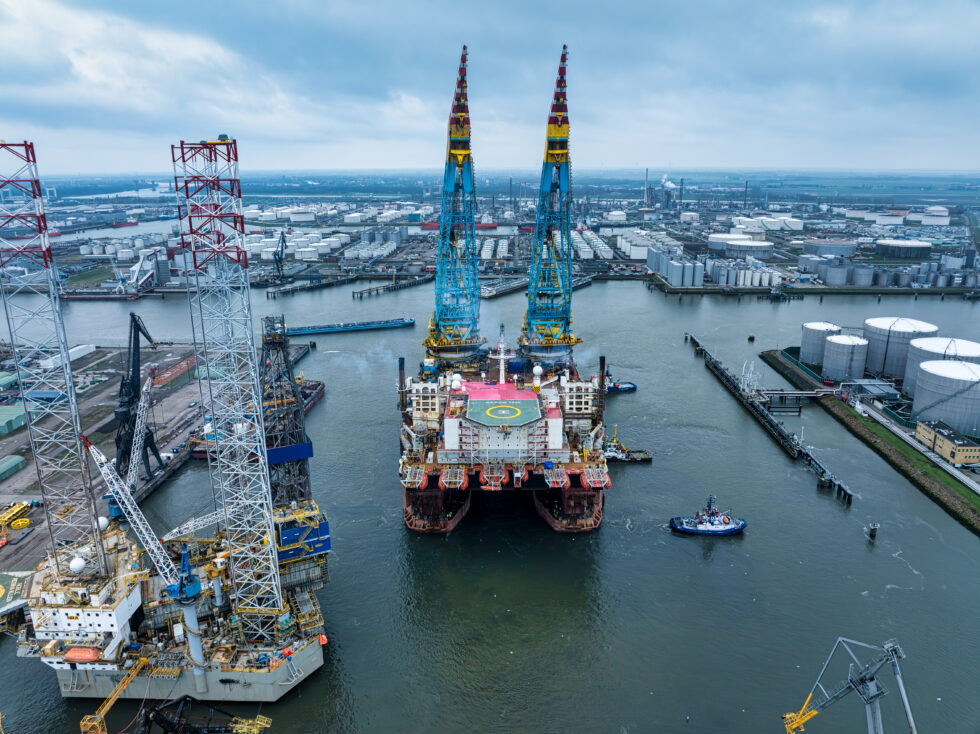 Fatale aanvaring met een boorplatform in de Botlek. (Bron: Damen Shiprepair Rotterdam)