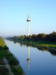 Mannheim Fernmeldeturm am Neckar