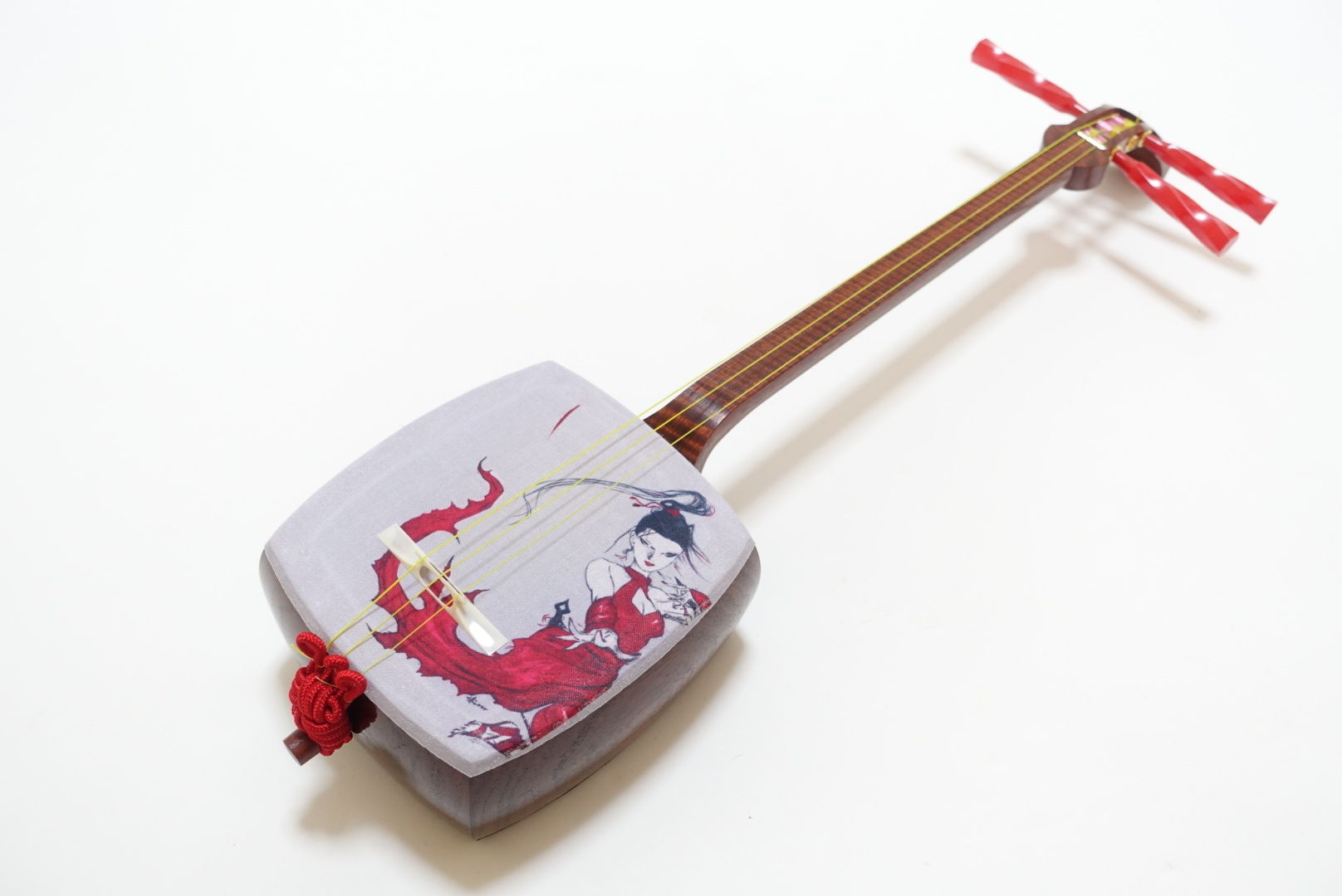 Beautiful shamisen featuring original illustration by Final Fantasy  designer now on sale | SoraNews24 -Japan News-