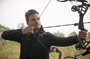 Flash-arrow-crossover-oliver-queen-bow-arrow