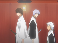 Aizen warns Gin he is suspicious in front of Hitsugaya.