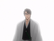 Aizen reveals himself to be alive.