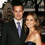 Freddie Prinze Jr. with his wife, Sarah Michelle Gellar, in July 2007.