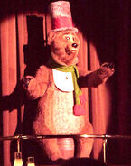 Henry as he appears in the Country Bear Christmas Special