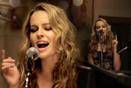 Bridgit-Mendler acustico