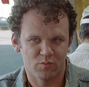 Tucker Van Dyke (John C. Reilly) en ¿Quién ama a Gilbert Grape? (doblaje de Miami)