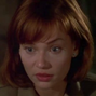 Terry Carmichael (Samantha Mathis) en Código: Flecha Rota.